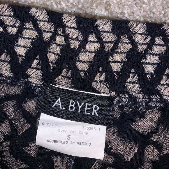 A. Byer Cream & Black shorts size S - Picture 5 of 6